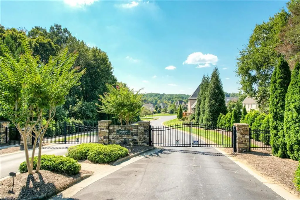 Gated Community Questions – Understand Rules Before Buying Inside