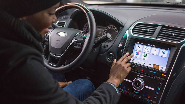 Dashboard Screen Freezes - Restart Systems Before Dealer Visits